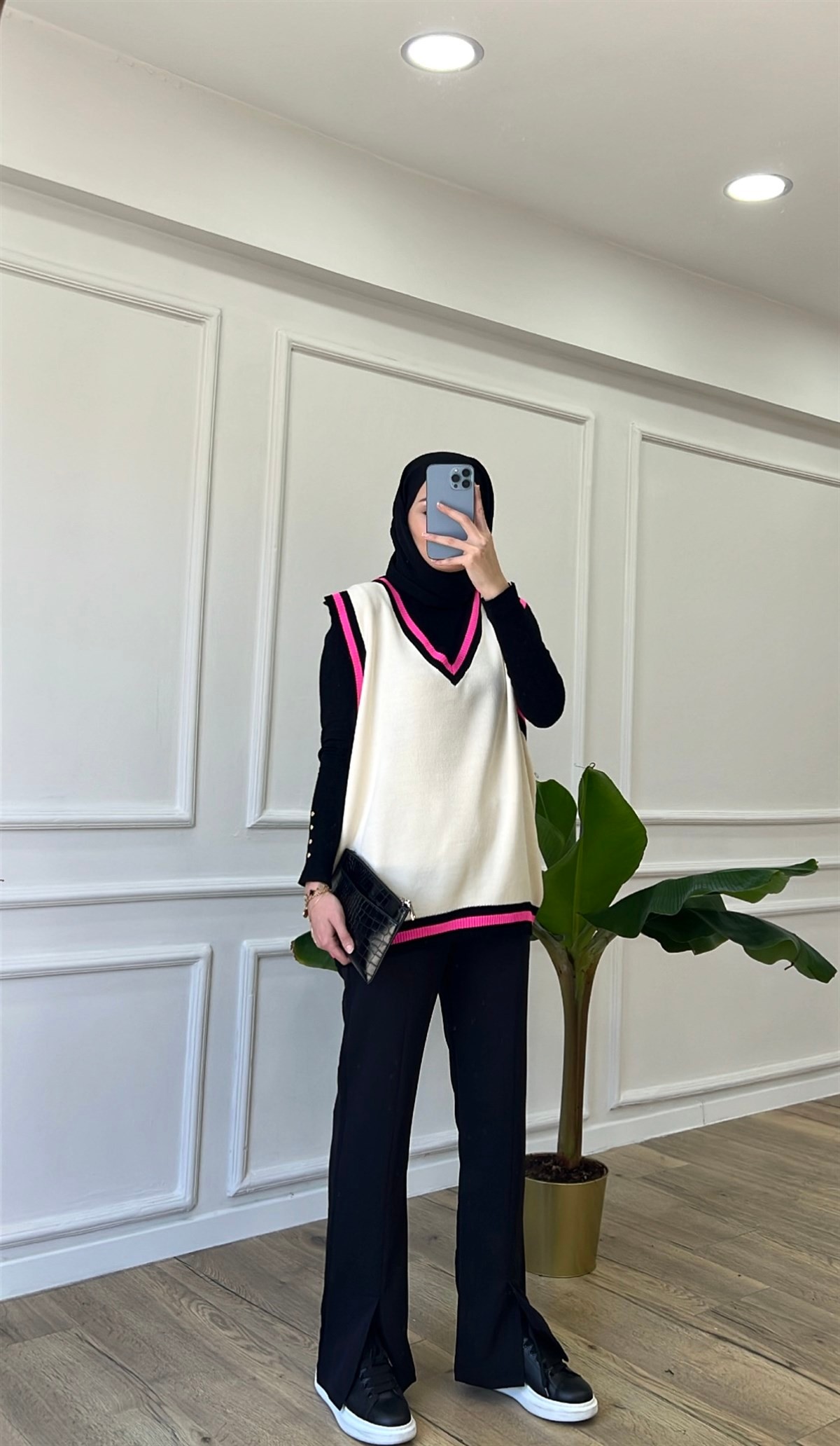 Pembe V Yaka Şeritli Süveter
