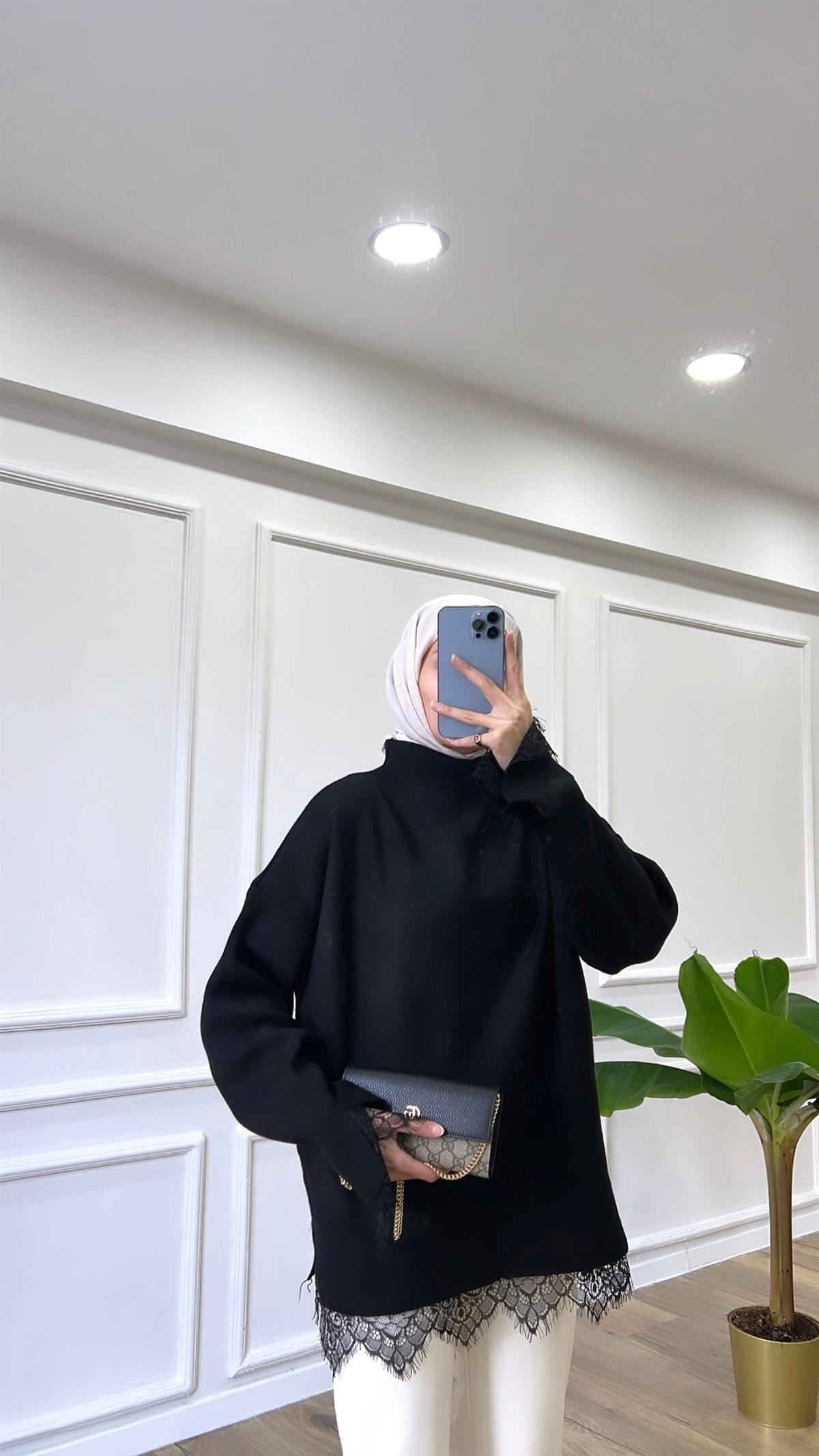 Siyah Dantelli Triko