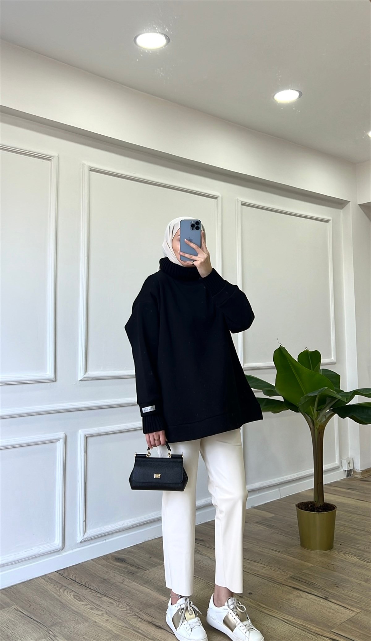 Siyah Fitilli Bığazlı Sweatshirt