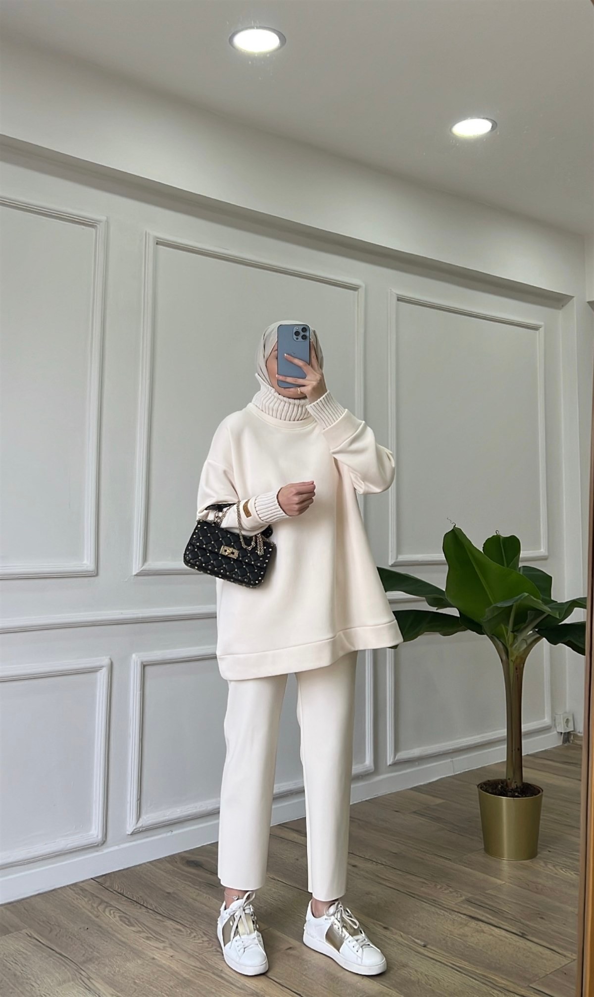Taş Fitilli Boğazlı Sweatshirt 