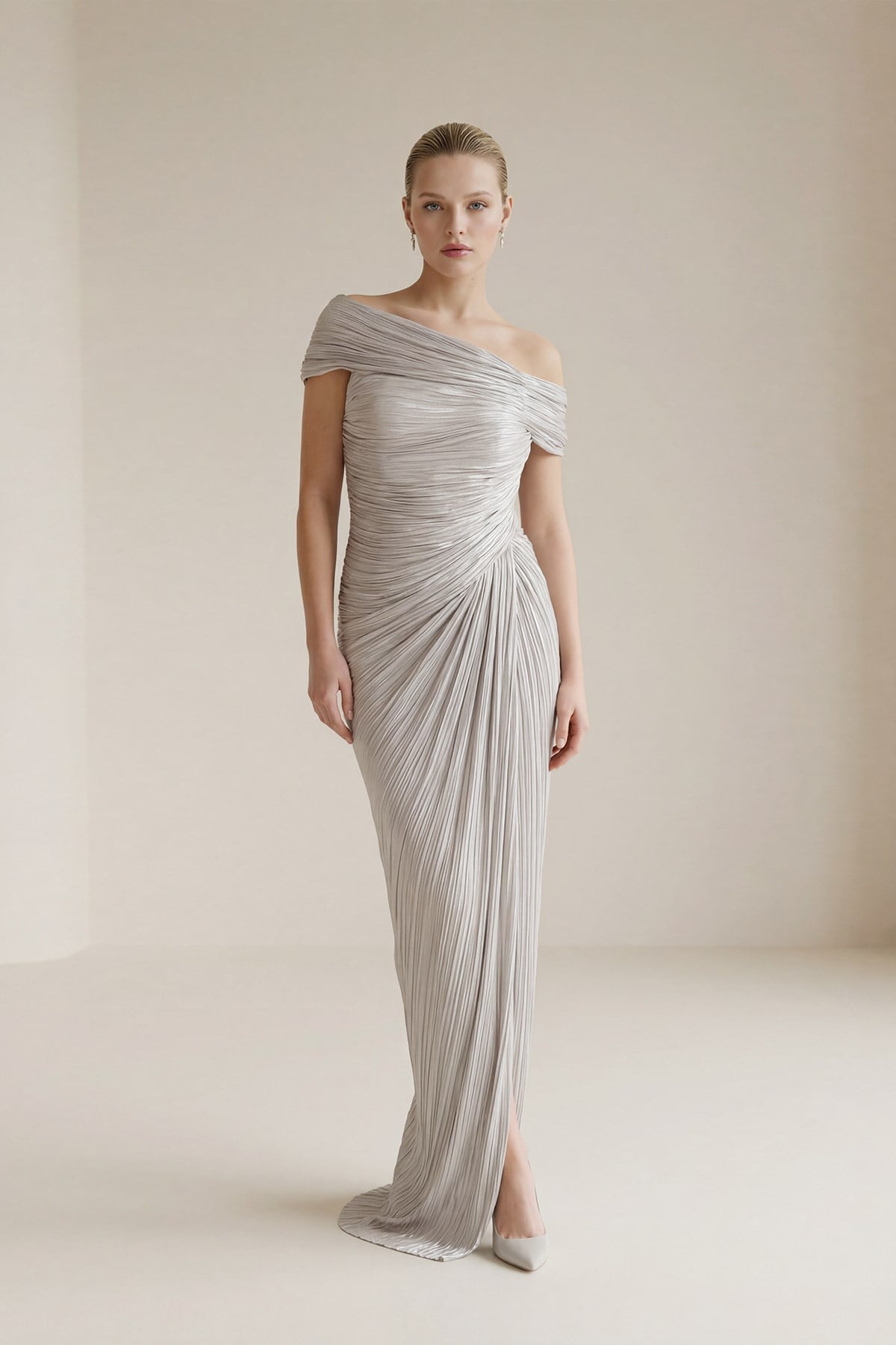 Taş Yaka Ve Drape Detaylı Yırtmaçlı Uzun Abiye Elbise