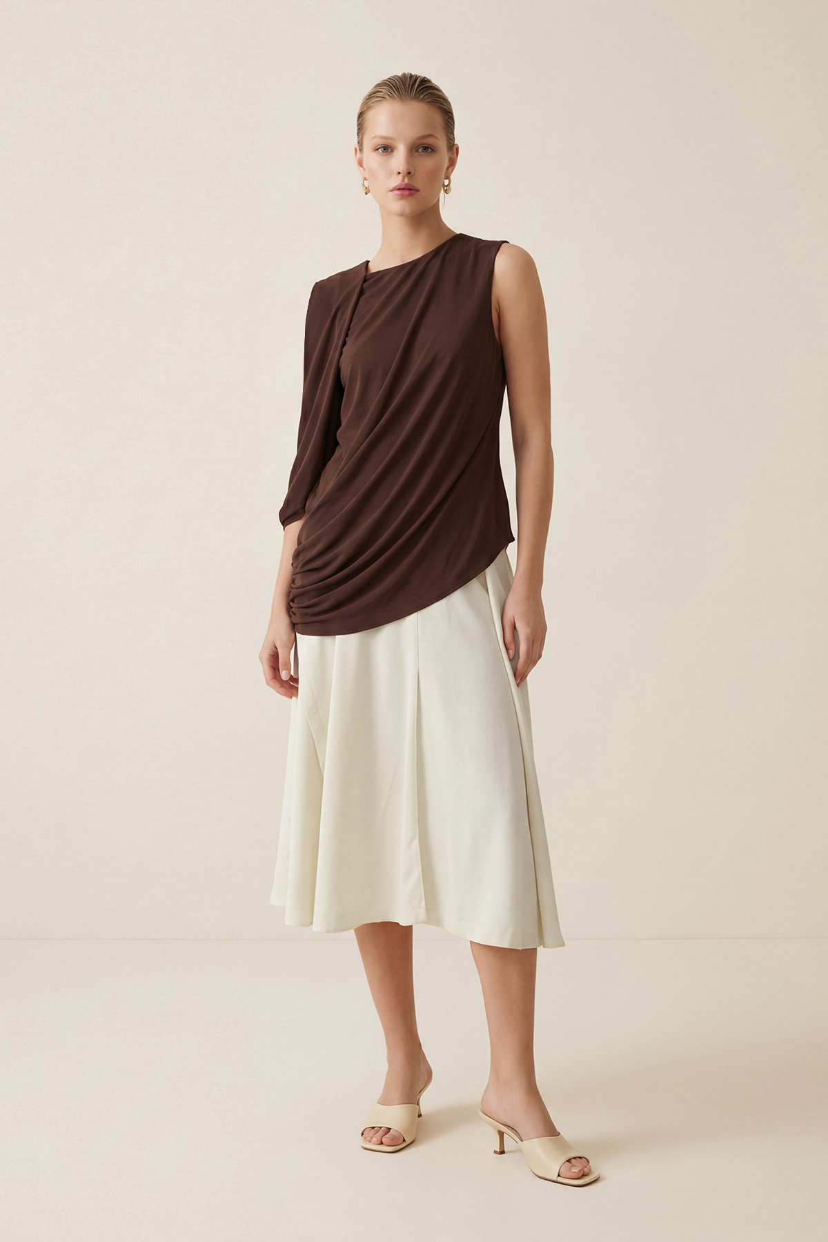 Acı-Kahve Omuz Ve Drape Detaylı Kolsuz Rahat Kesim Bluz
