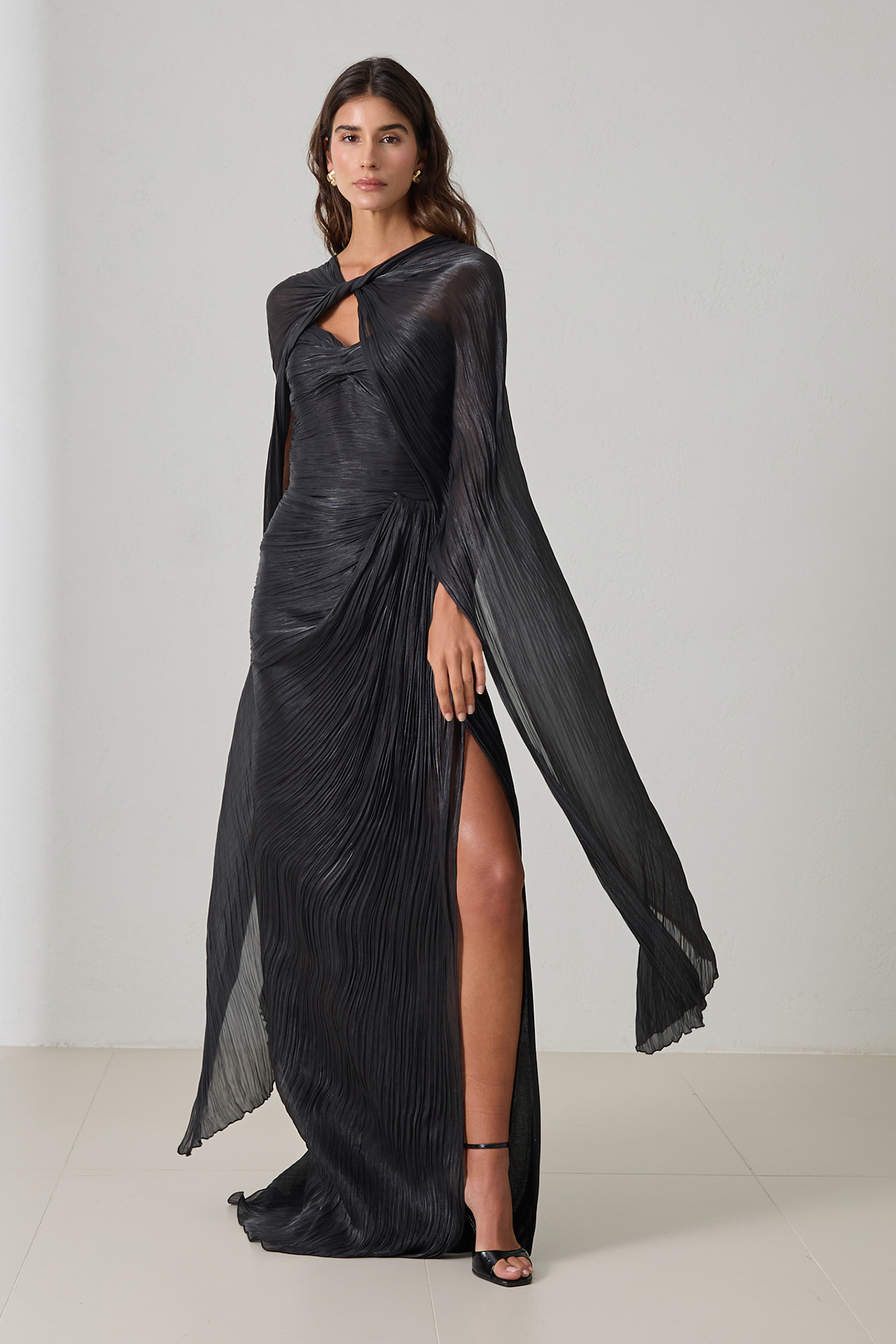 Siyah Pelerin Ve Drape Detaylı Geniş Kalıp Abiye Elbise