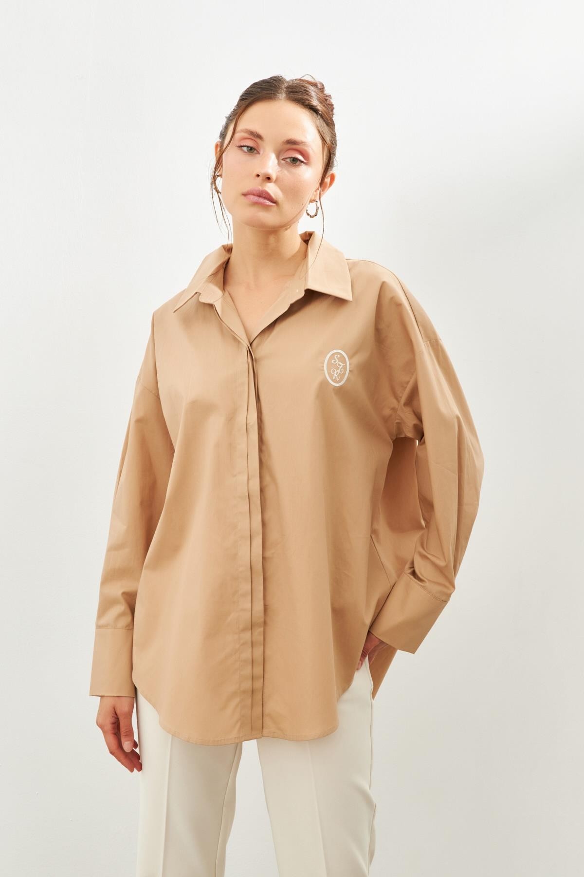 Bej 1YU2CGM0453 GÖMLEK