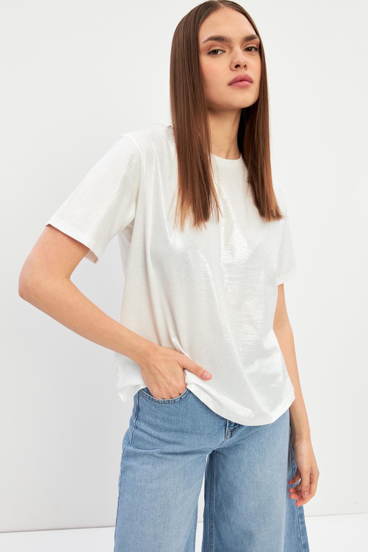 Ekru Bisiklet Yaka Basic T-Shirt Kadın T-Shirt modelleri