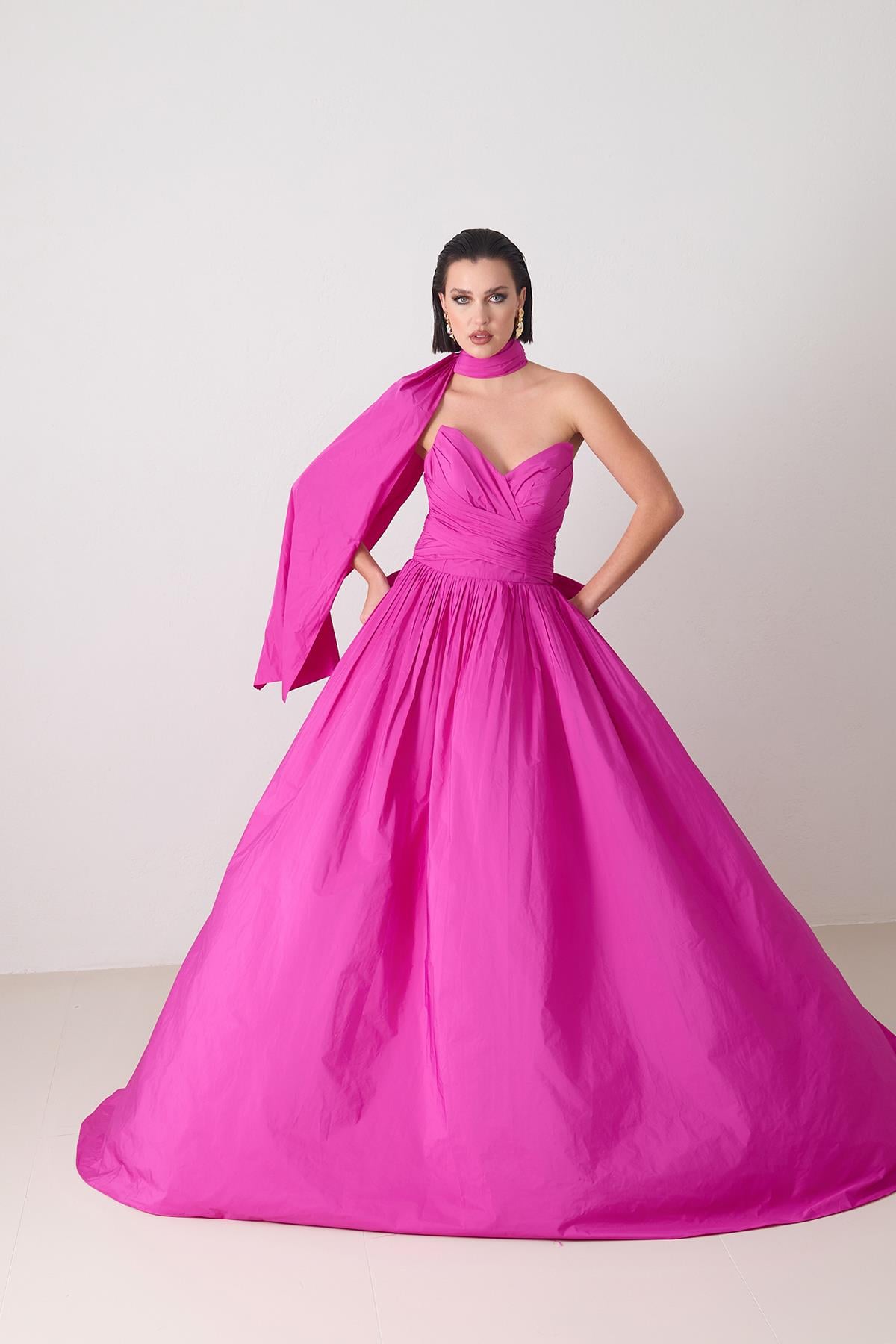 Fuşya Straplez Belden Kurdele Ve Boyundan Şal Detaylı Prenses Model Abiye Elbise