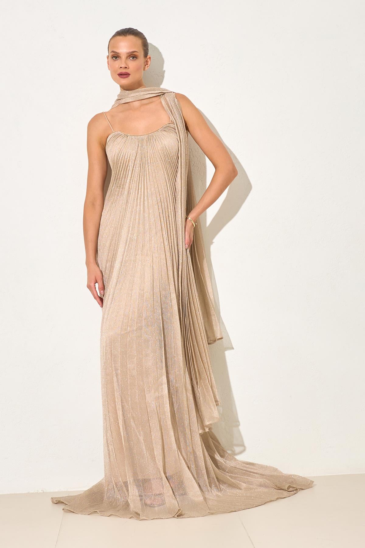 Gold Drapeli Omuz Ve Yaka Detaylı Abiye Elbise