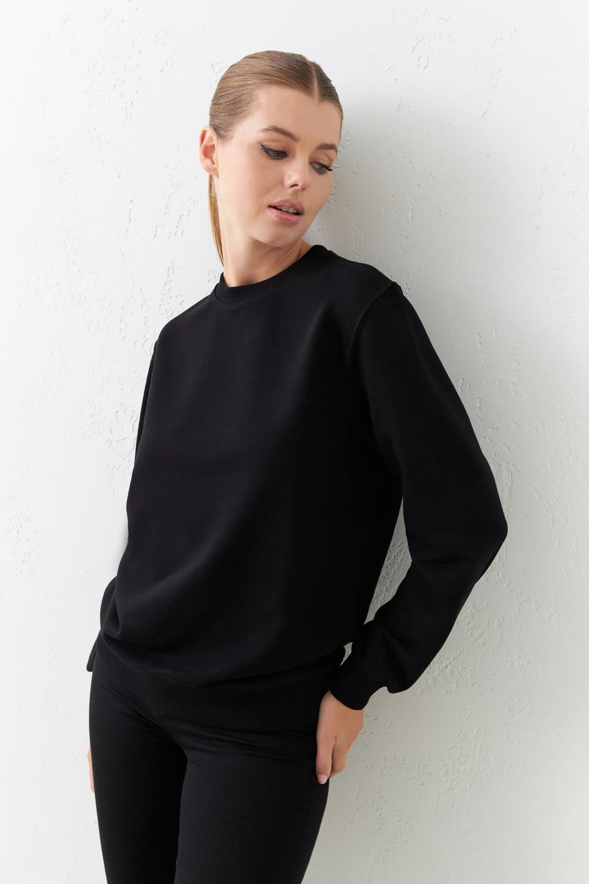 Siyah Basic Bisiklet Yaka Uzun Kollu Sweatshirt
