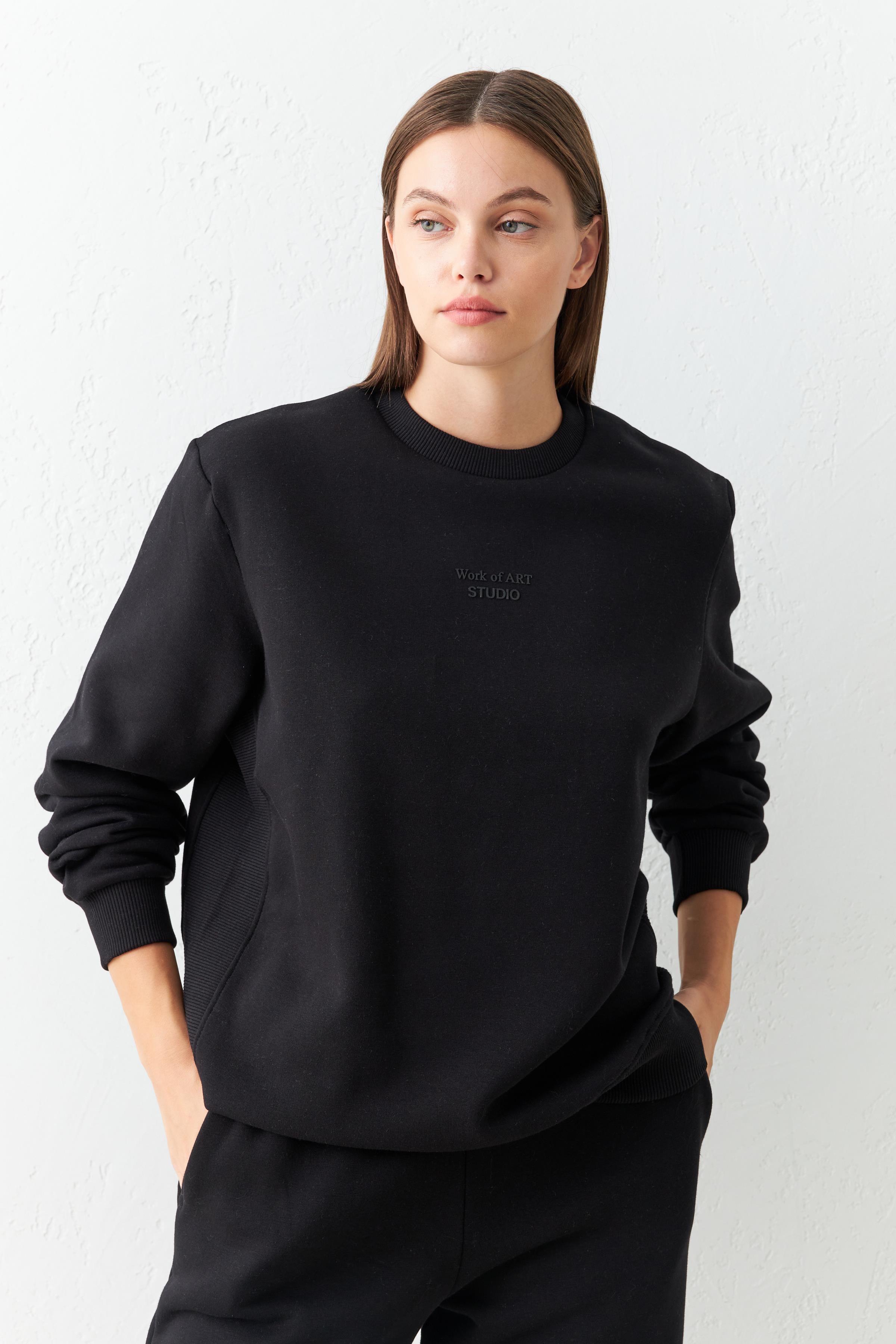 Siyah Bisiklet Yaka Baskı Detaylı Şardonlu Uzun Kollu Sweatshirt