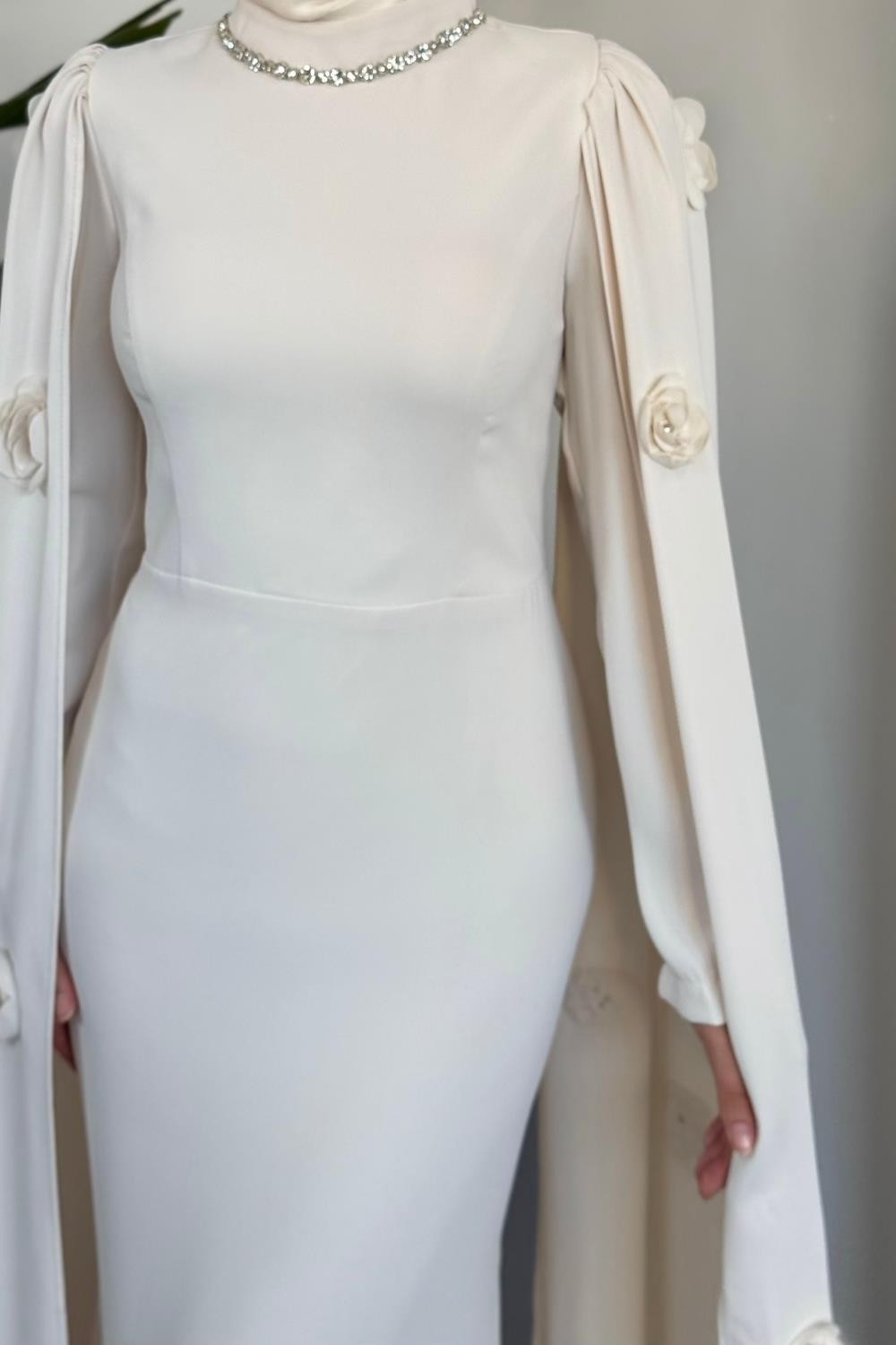 Aliya Pelerini Güllü Balık Abiye Krem