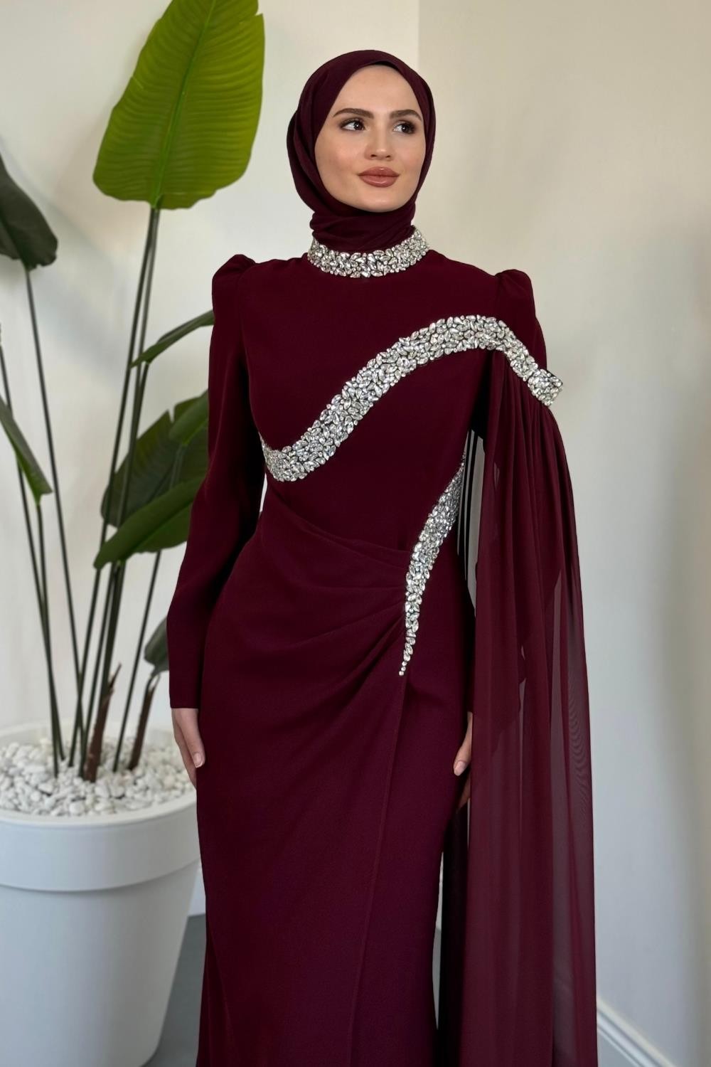 Feriha Yandan Pelerinli Taşlı Özel Tasarım Abiye Vişne Çürüğü