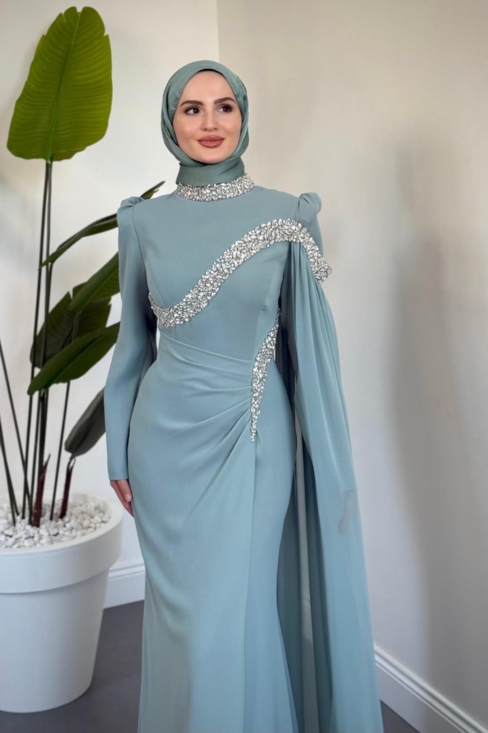 Feriha Yandan Pelerinli Taşlı Özel Tasarım Abiye Mint