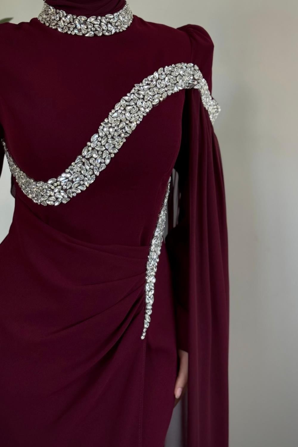 Feriha Yandan Pelerinli Taşlı Özel Tasarım Abiye Vişne Çürüğü