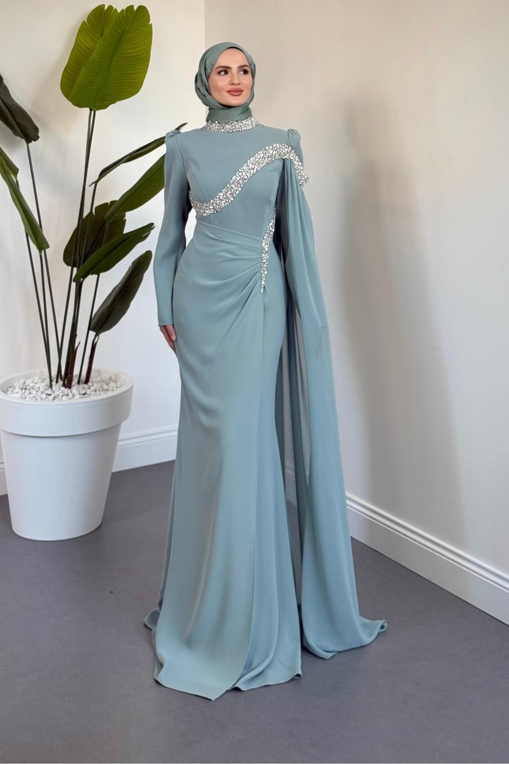 Feriha Yandan Pelerinli Taşlı Özel Tasarım Abiye Mint