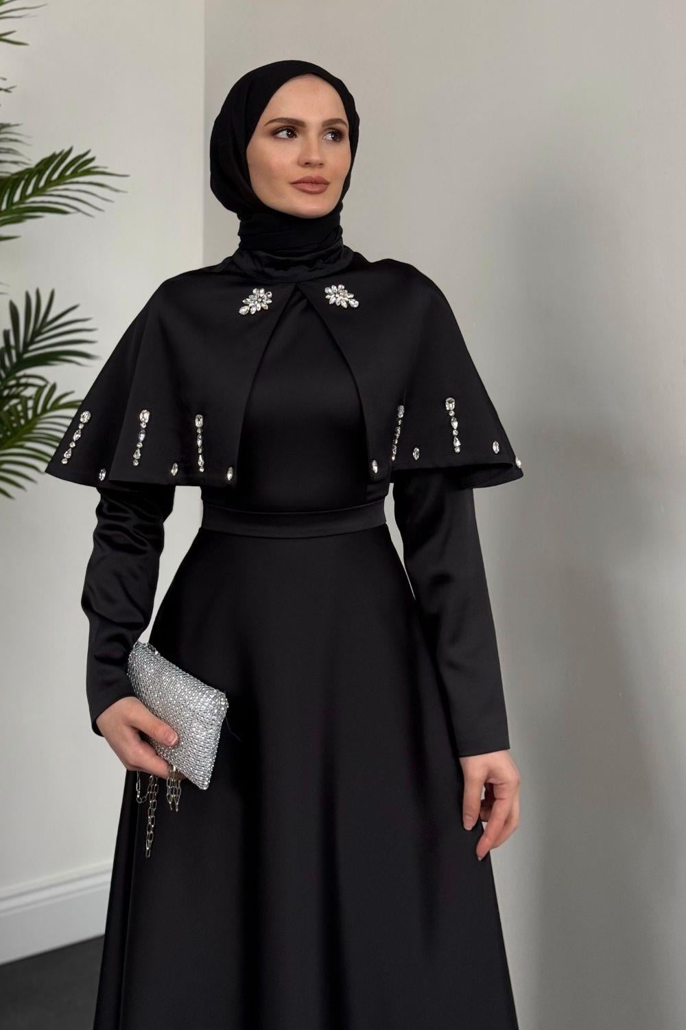 Giorgia Pelerinli Taşlı Saten Abiye Siyah