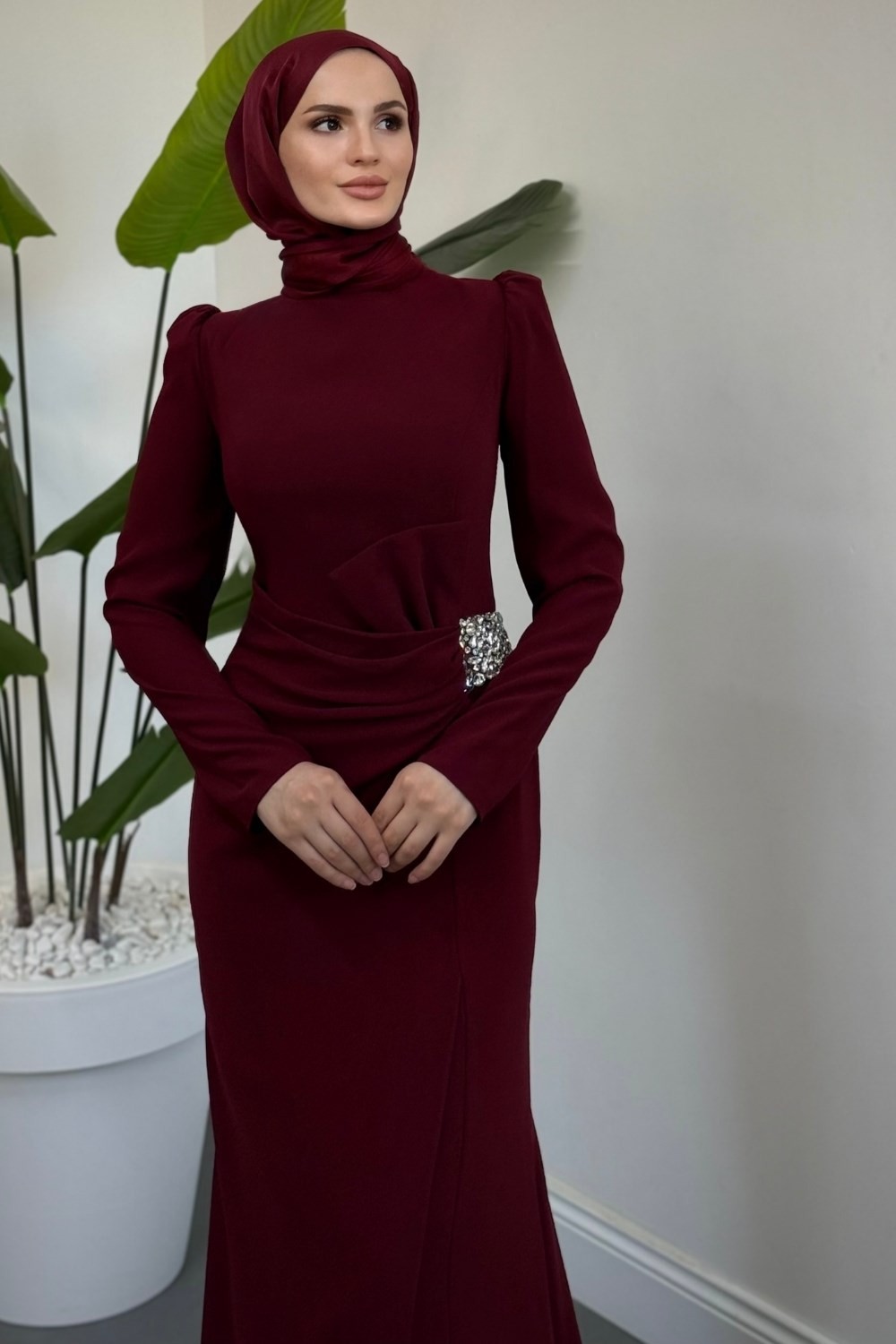 Holy Yandan Fiyonklu Taşlı Balık Abiye Vişne Çürüğü