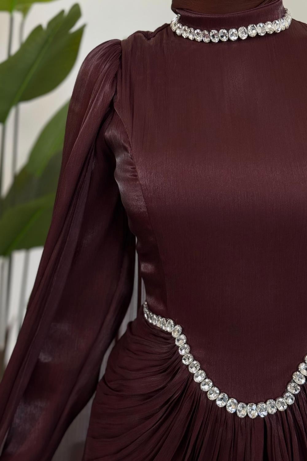 Maelis Beli Ve Boynu Taşlı Abiye Çikolata Kahve