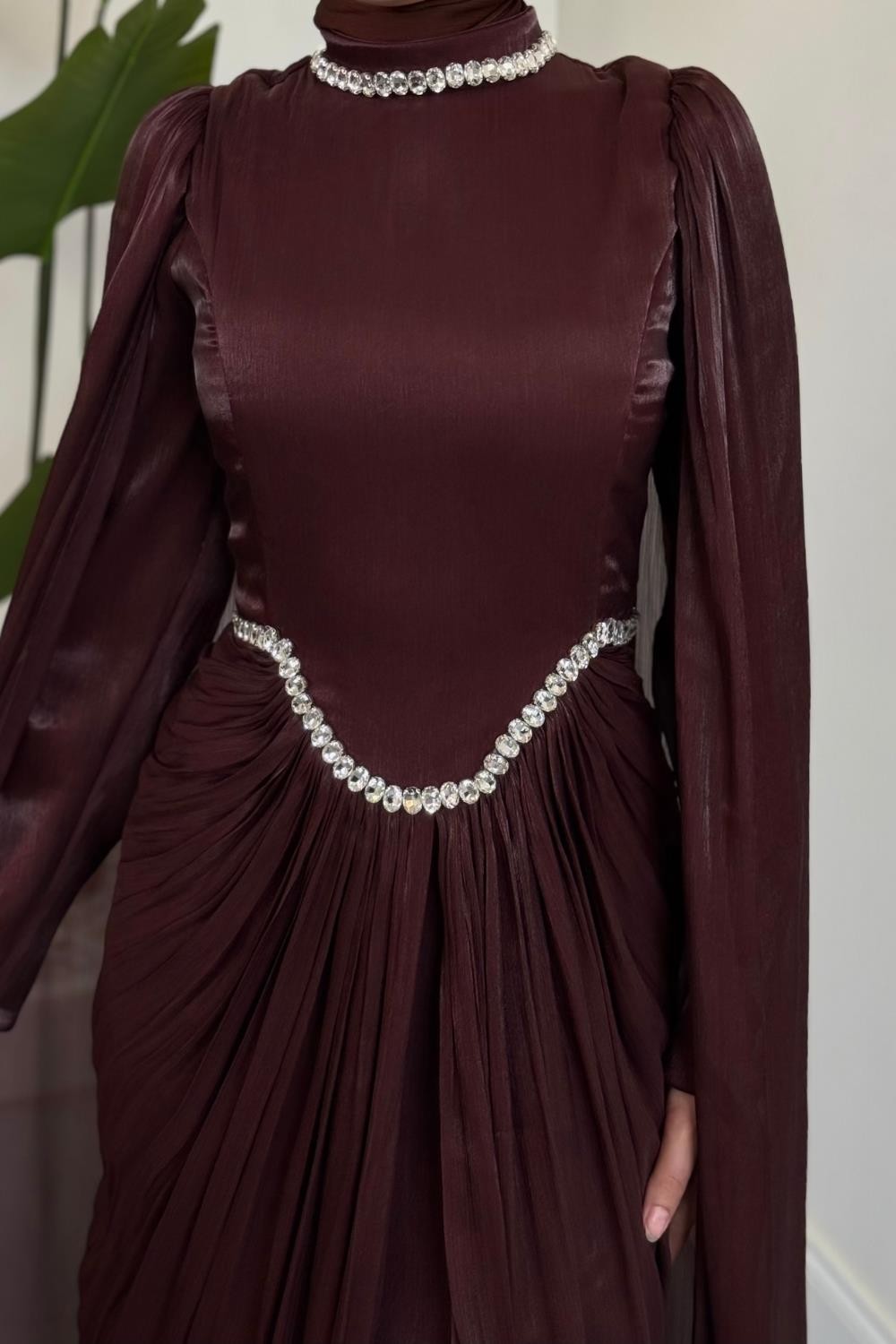 Maelis Beli Ve Boynu Taşlı Abiye Çikolata Kahve