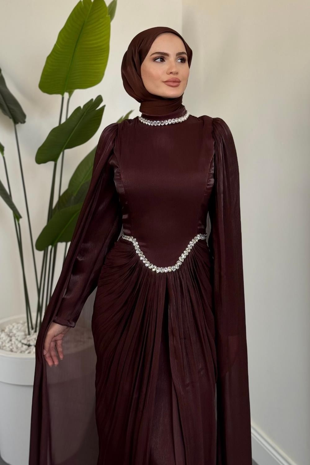 Maelis Beli Ve Boynu Taşlı Abiye Çikolata Kahve