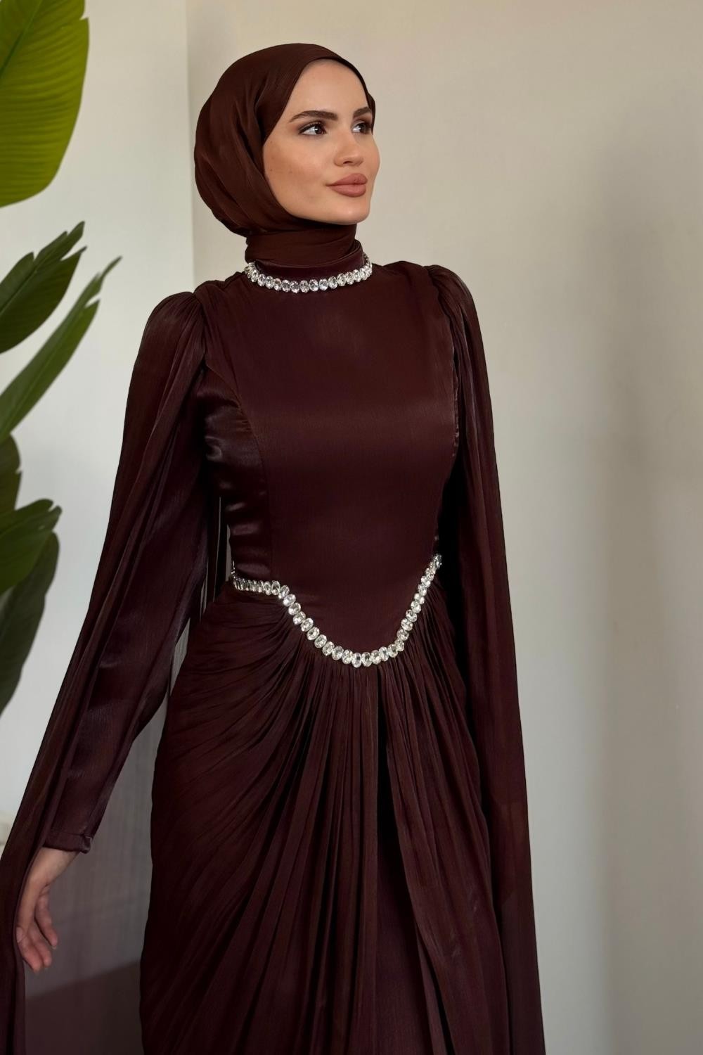 Maelis Beli Ve Boynu Taşlı Abiye Çikolata Kahve