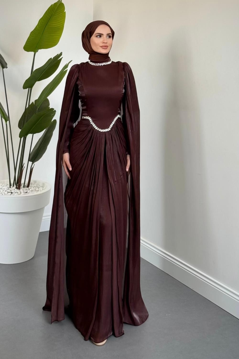 Maelis Beli Ve Boynu Taşlı Abiye Çikolata Kahve