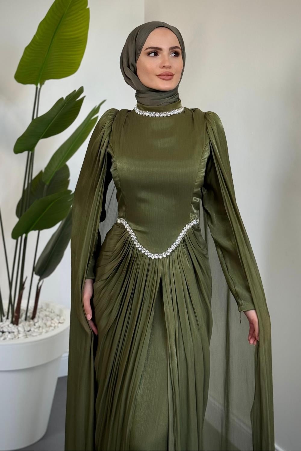 Maelis Beli Ve Boynu Taşlı Abiye Haki