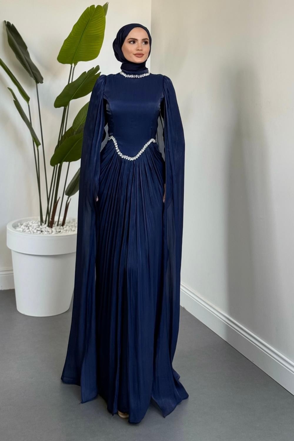 Maelis Beli Ve Boynu Taşlı Abiye Lacivert