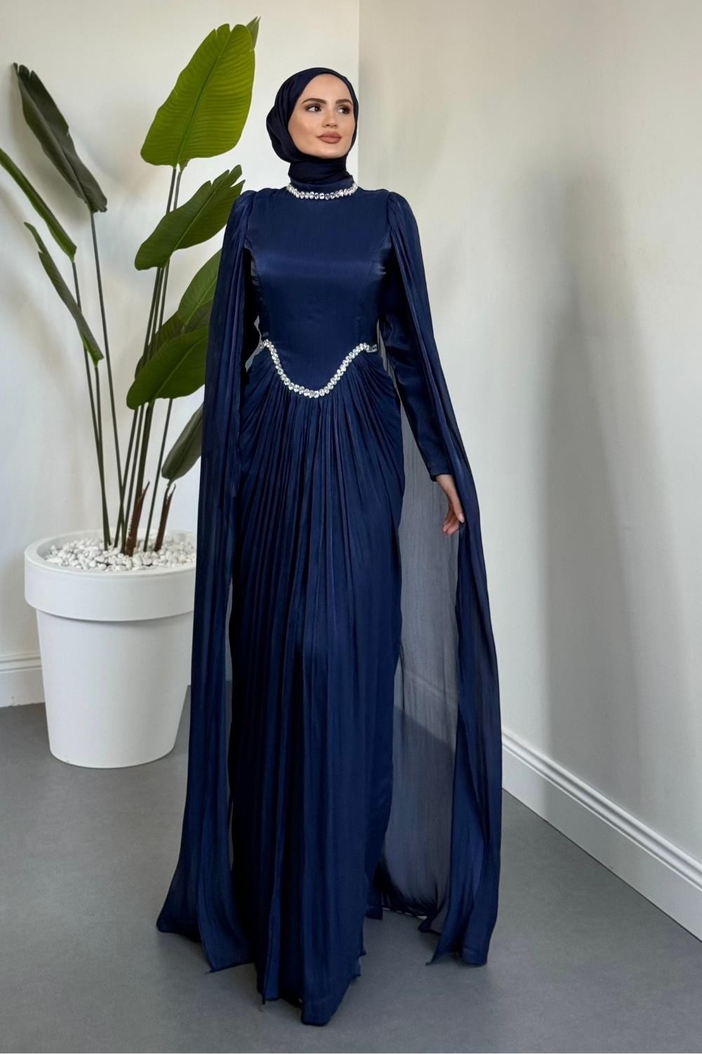Maelis Beli Ve Boynu Taşlı Abiye Lacivert