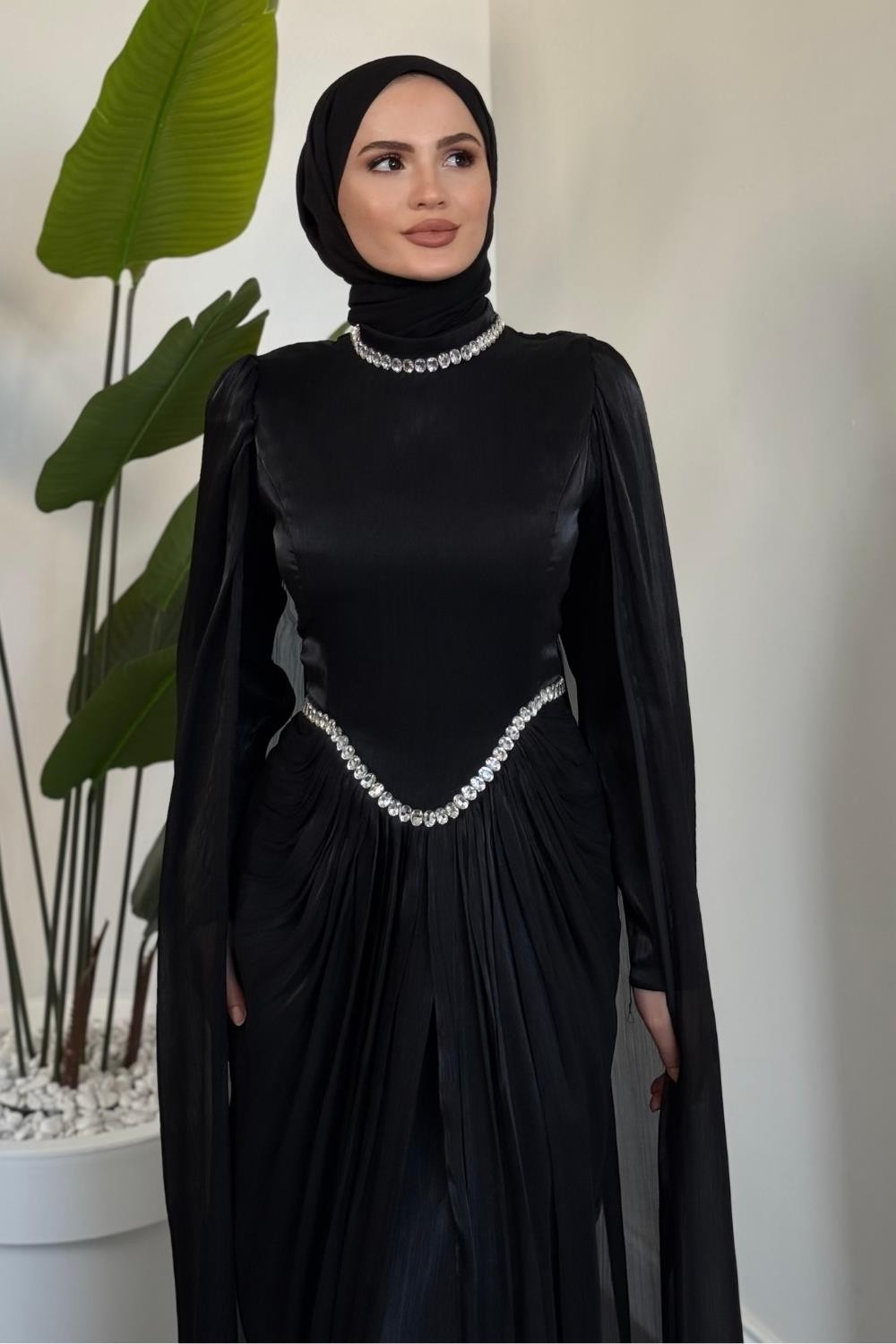 Maelis Beli Ve Boynu Taşlı Abiye Siyah