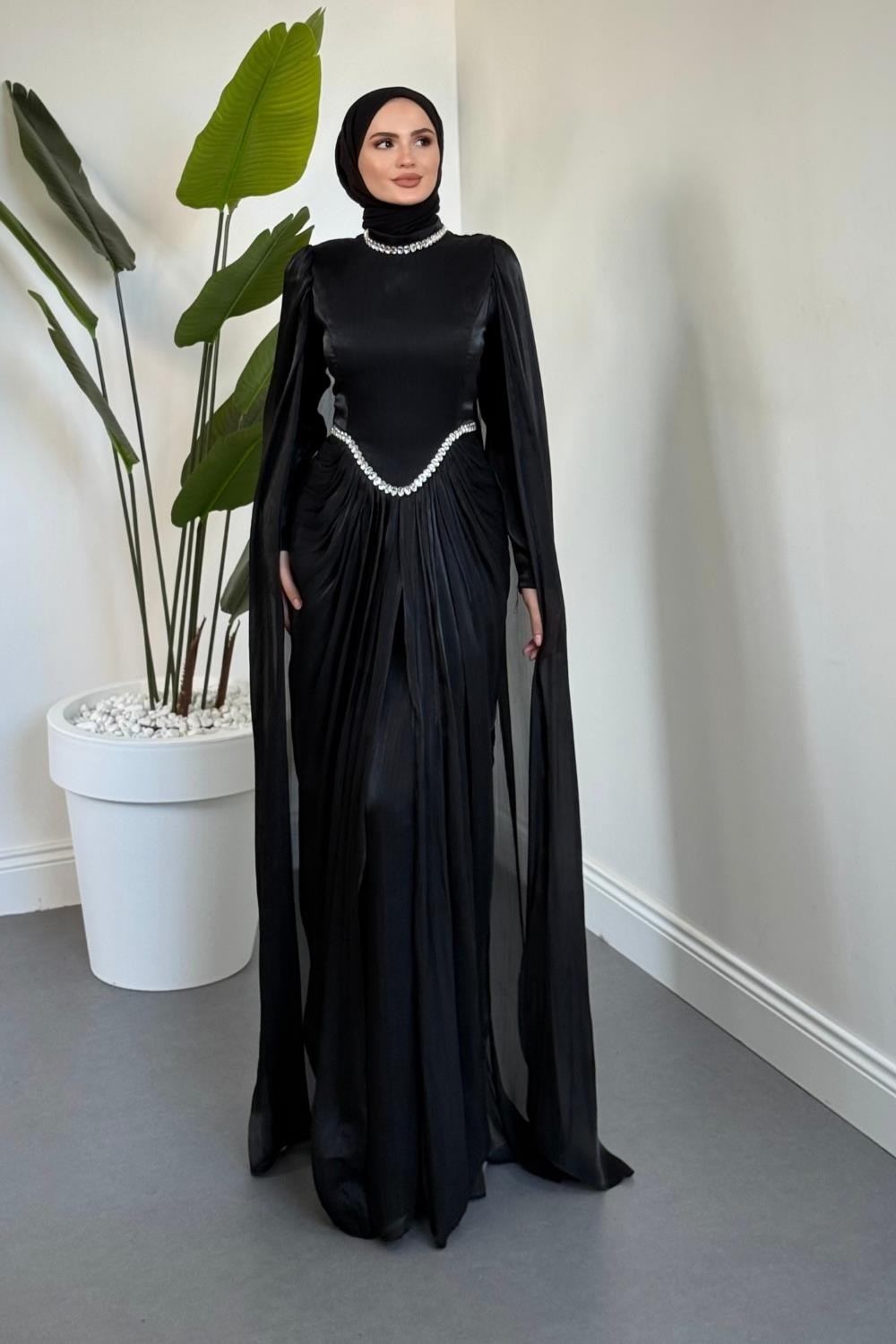 Maelis Beli Ve Boynu Taşlı Abiye Siyah