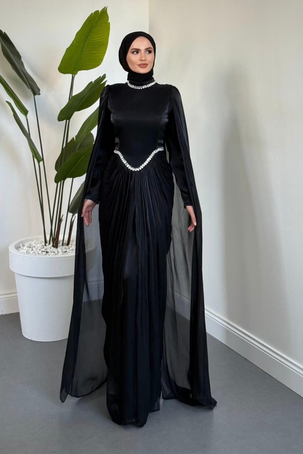 Maelis Beli Ve Boynu Taşlı Abiye Siyah