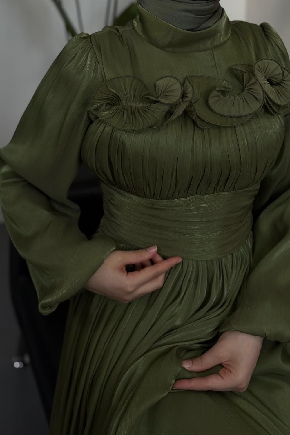 Maryam Altı Ve Göğüs Kısmı Fırfırlı Janjan Abiye Haki