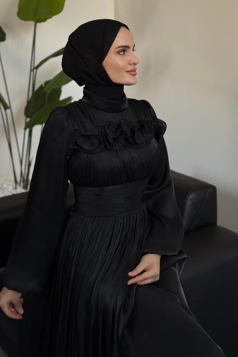 Maryam Altı Ve Göğüs Kısmı Fırfırlı Janjan Abiye Siyah