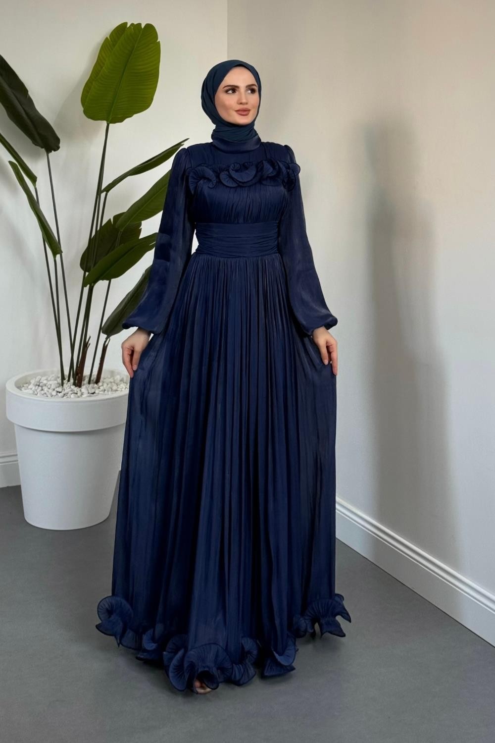 Maryam Altı Ve Göğüs Kısmı Fırfırlı Janjan Abiye Lacivert