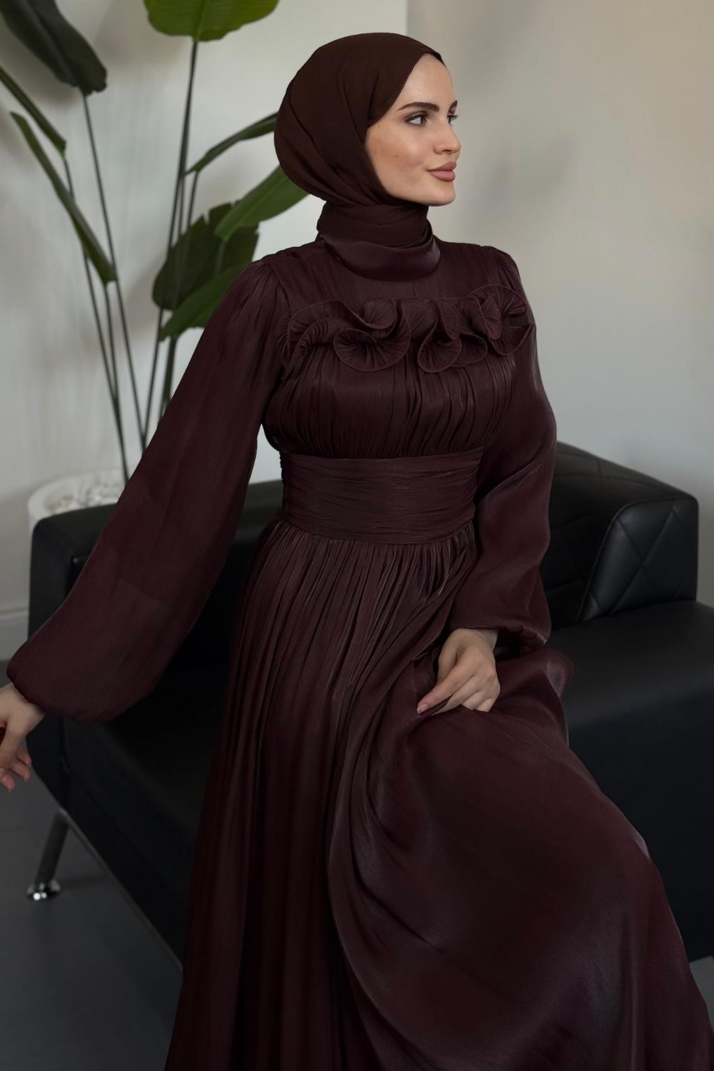 Maryam Altı Ve Göğüs Kısmı Fırfırlı Janjan Abiye Çikolata Kahve