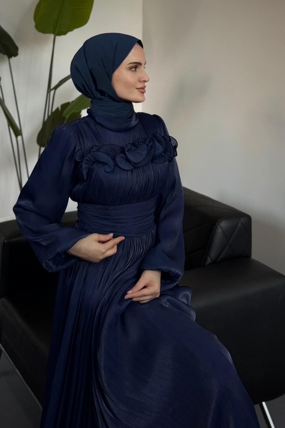 Maryam Altı Ve Göğüs Kısmı Fırfırlı Janjan Abiye Lacivert