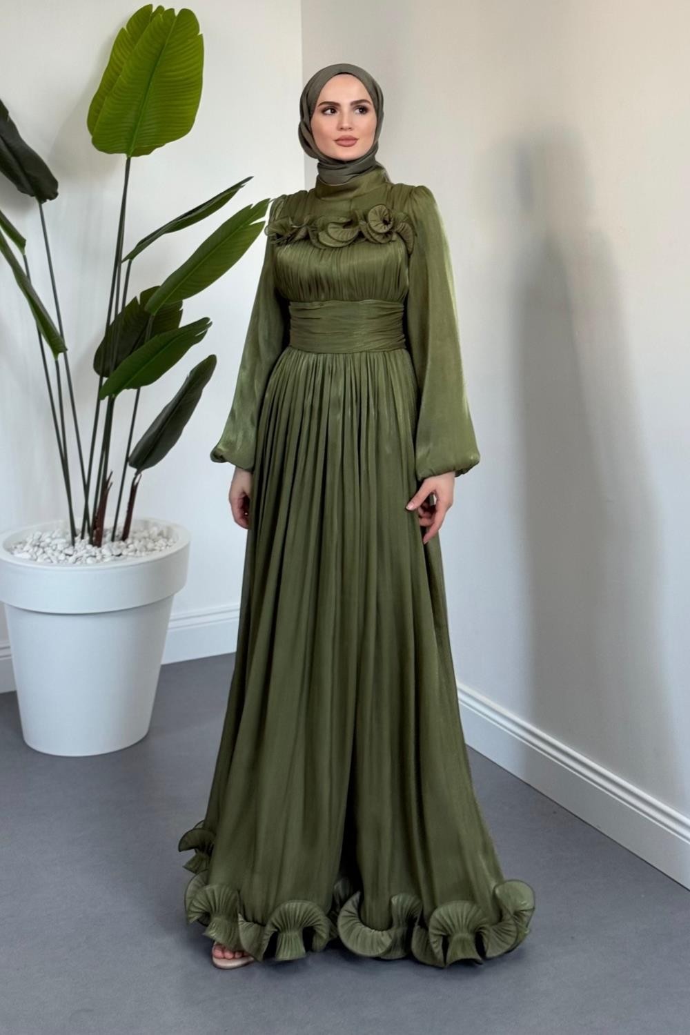 Maryam Altı Ve Göğüs Kısmı Fırfırlı Janjan Abiye Haki