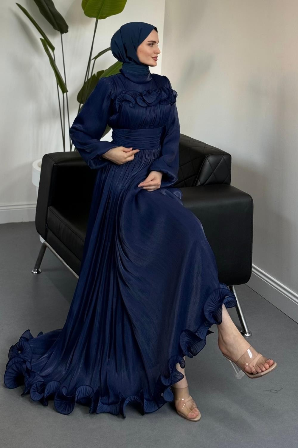 Maryam Altı Ve Göğüs Kısmı Fırfırlı Janjan Abiye Lacivert