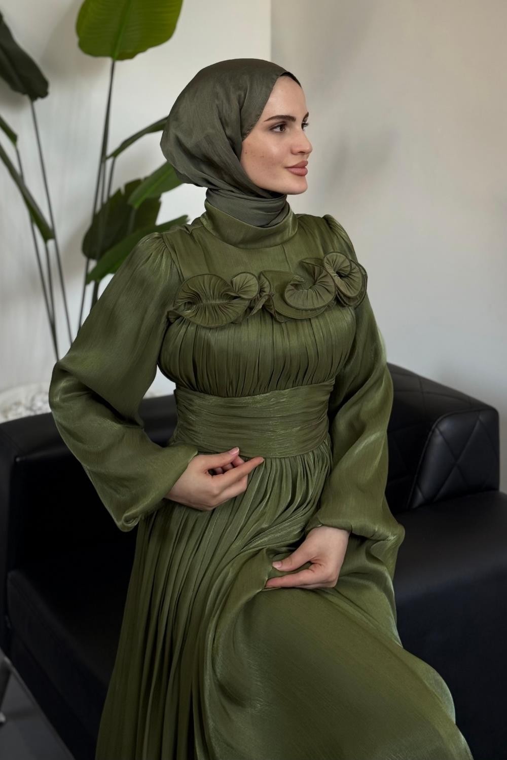 Maryam Altı Ve Göğüs Kısmı Fırfırlı Janjan Abiye Haki