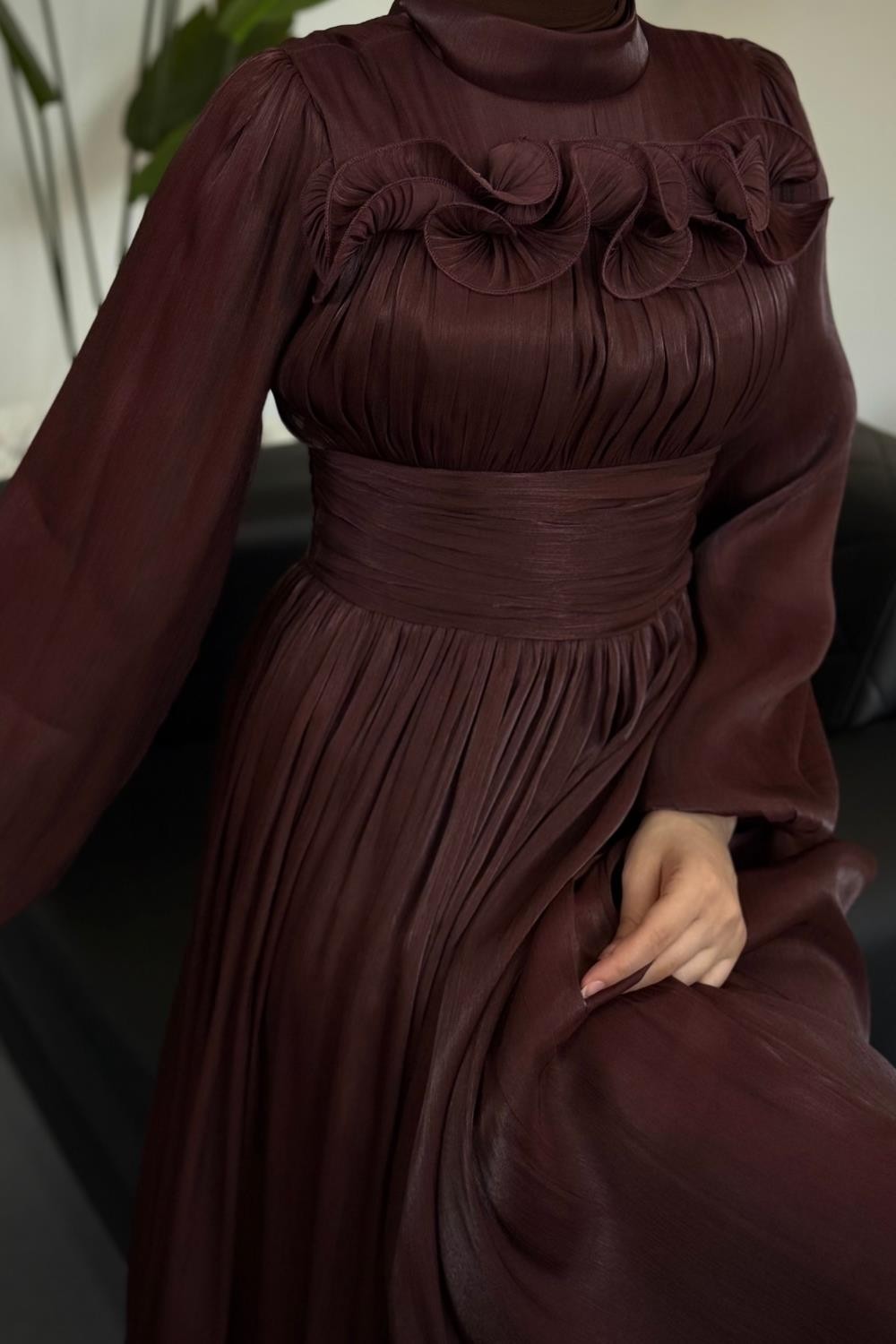 Maryam Altı Ve Göğüs Kısmı Fırfırlı Janjan Abiye Çikolata Kahve