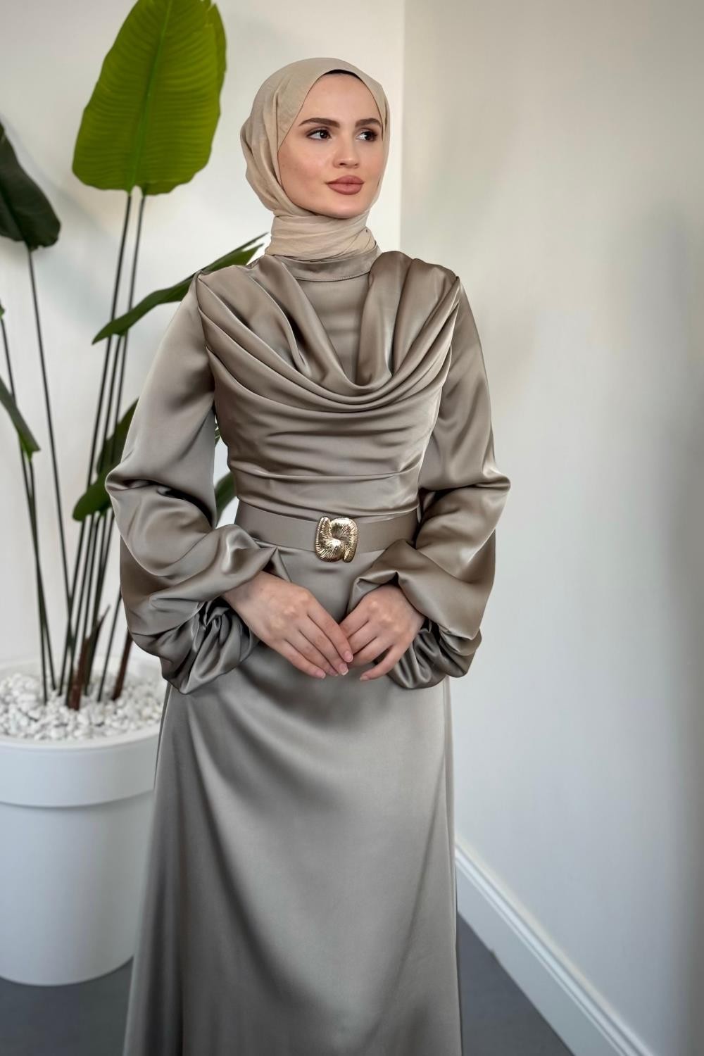 Merryna Kemerli Kuyruklu Saten Abiye Vizon