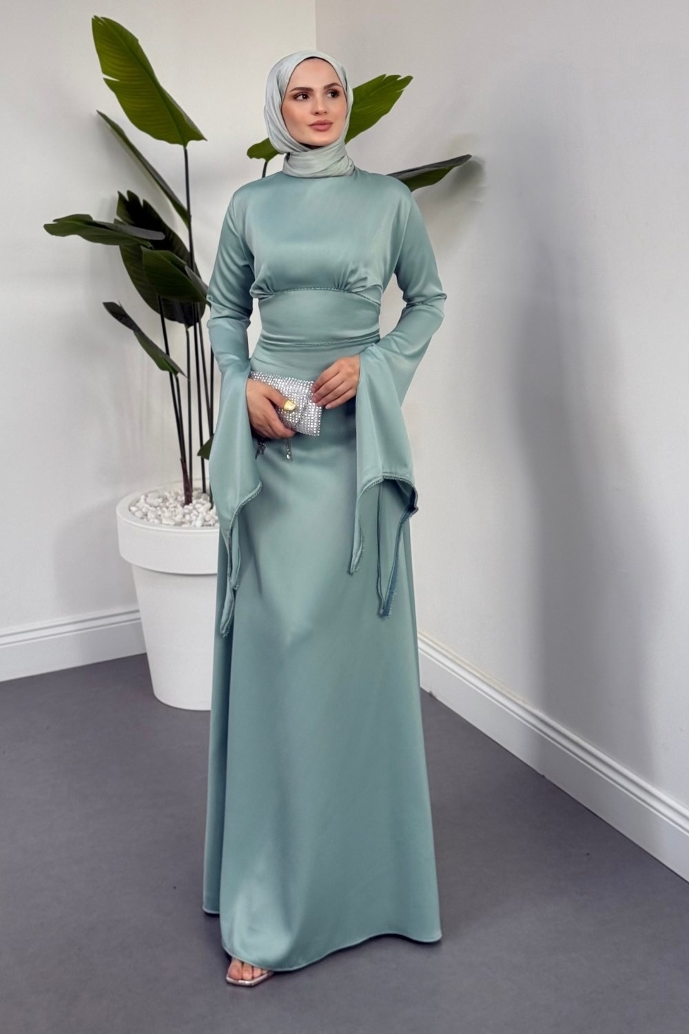 Monevia Kolları Yırtmaçlı Saten Abiye Su Yeşili