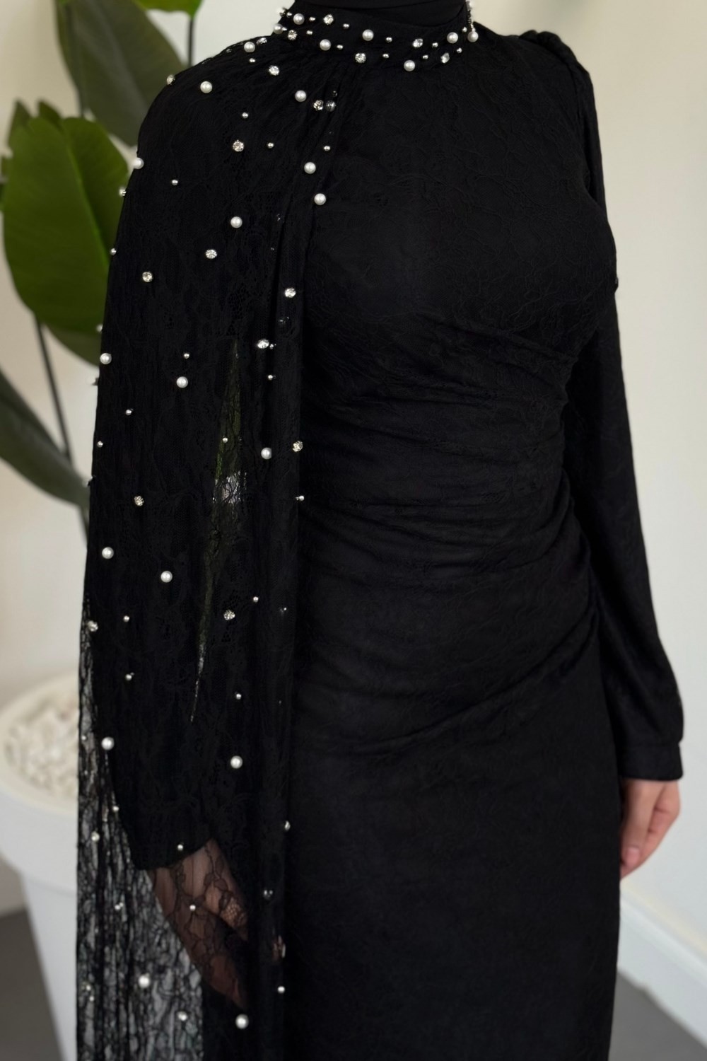 Moryna Yandan Pelerinli Taşlı Dantel Abiye Siyah