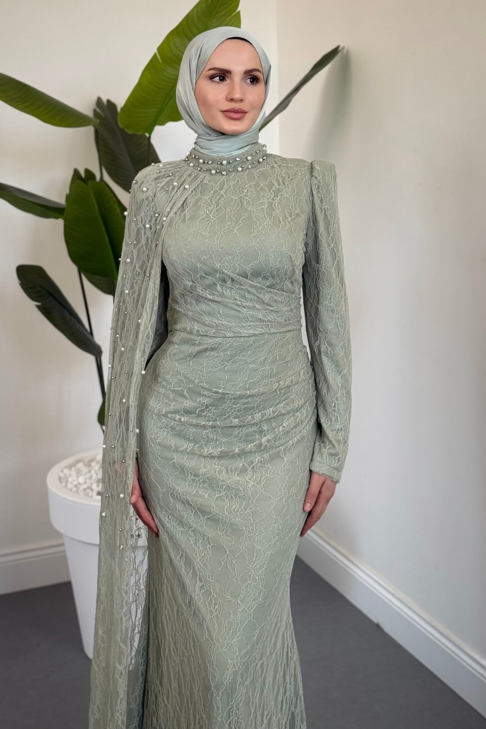 Moryna Yandan Pelerinli Taşlı Dantel Abiye Mint