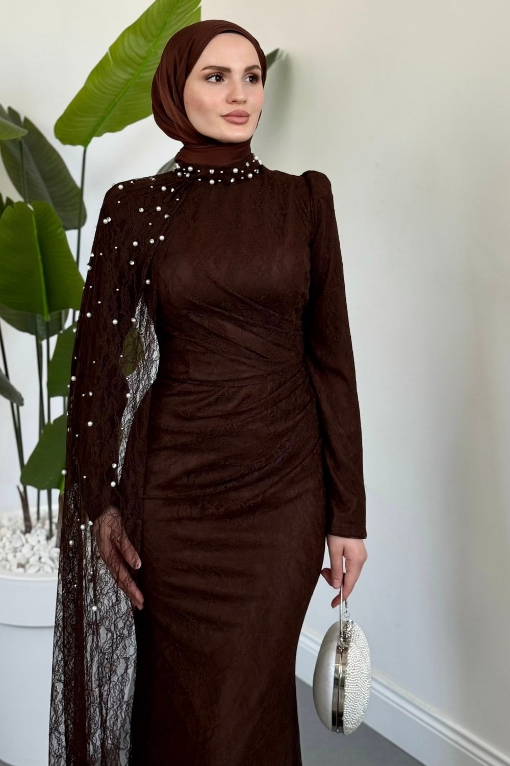 Moryna Yandan Pelerinli Taşlı Dantel Abiye Kahverengi