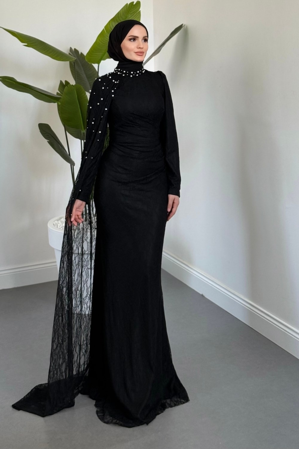 Moryna Yandan Pelerinli Taşlı Dantel Abiye Siyah