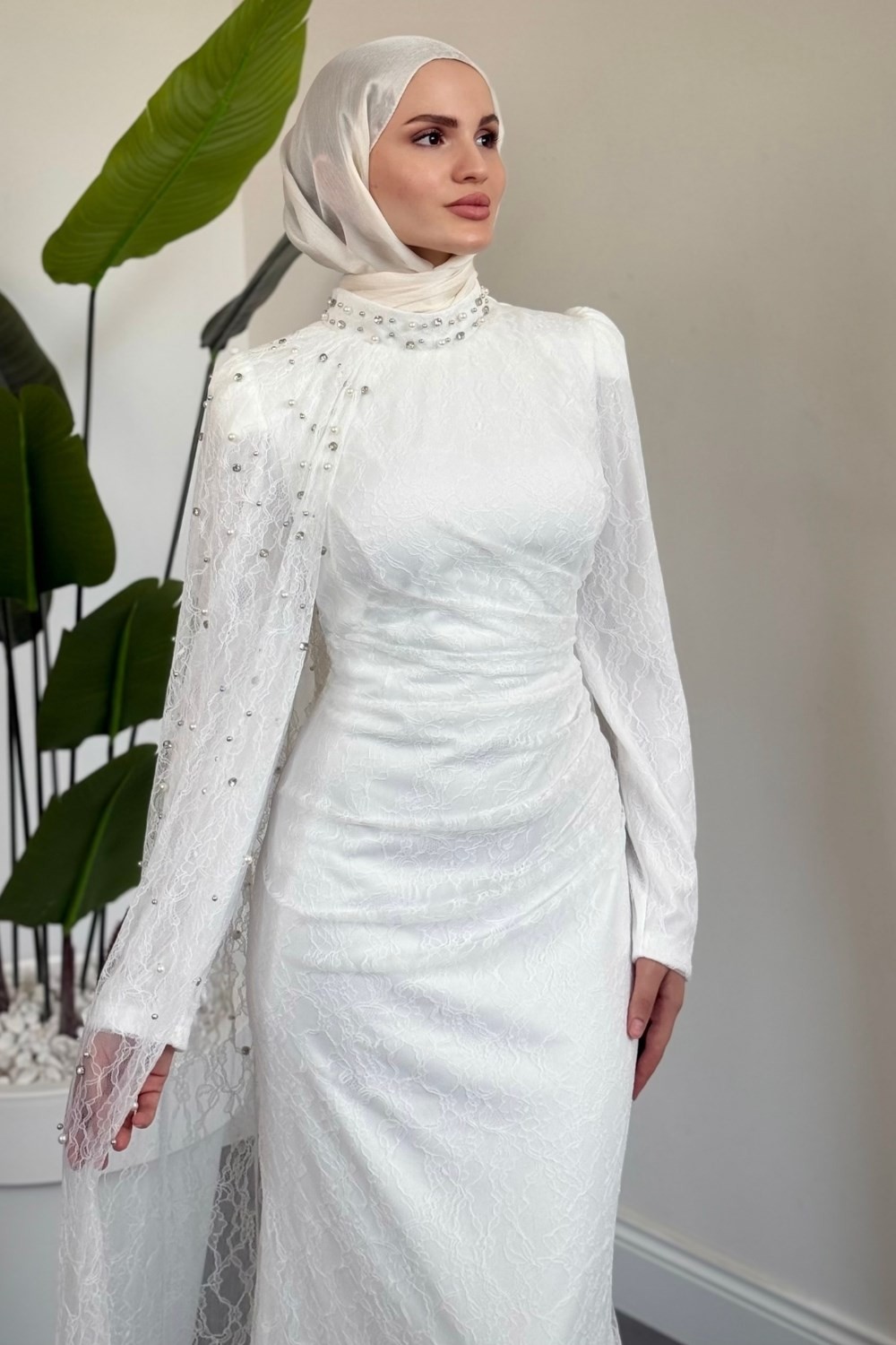 Moryna Yandan Pelerinli Taşlı Dantel Abiye Beyaz