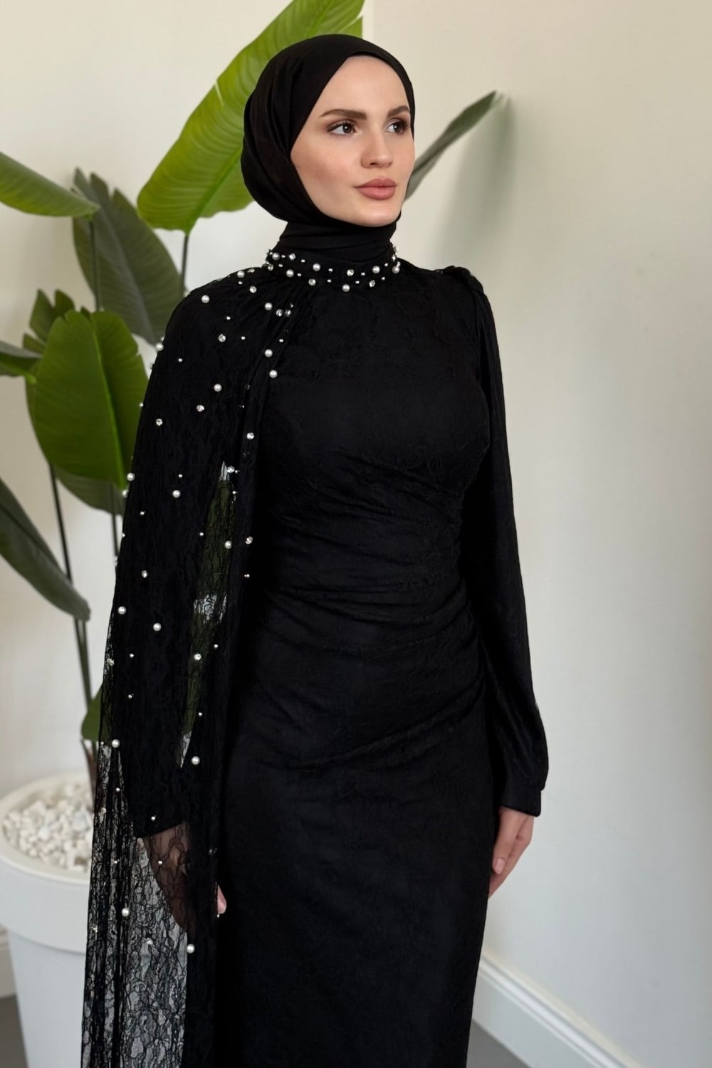 Moryna Yandan Pelerinli Taşlı Dantel Abiye Siyah