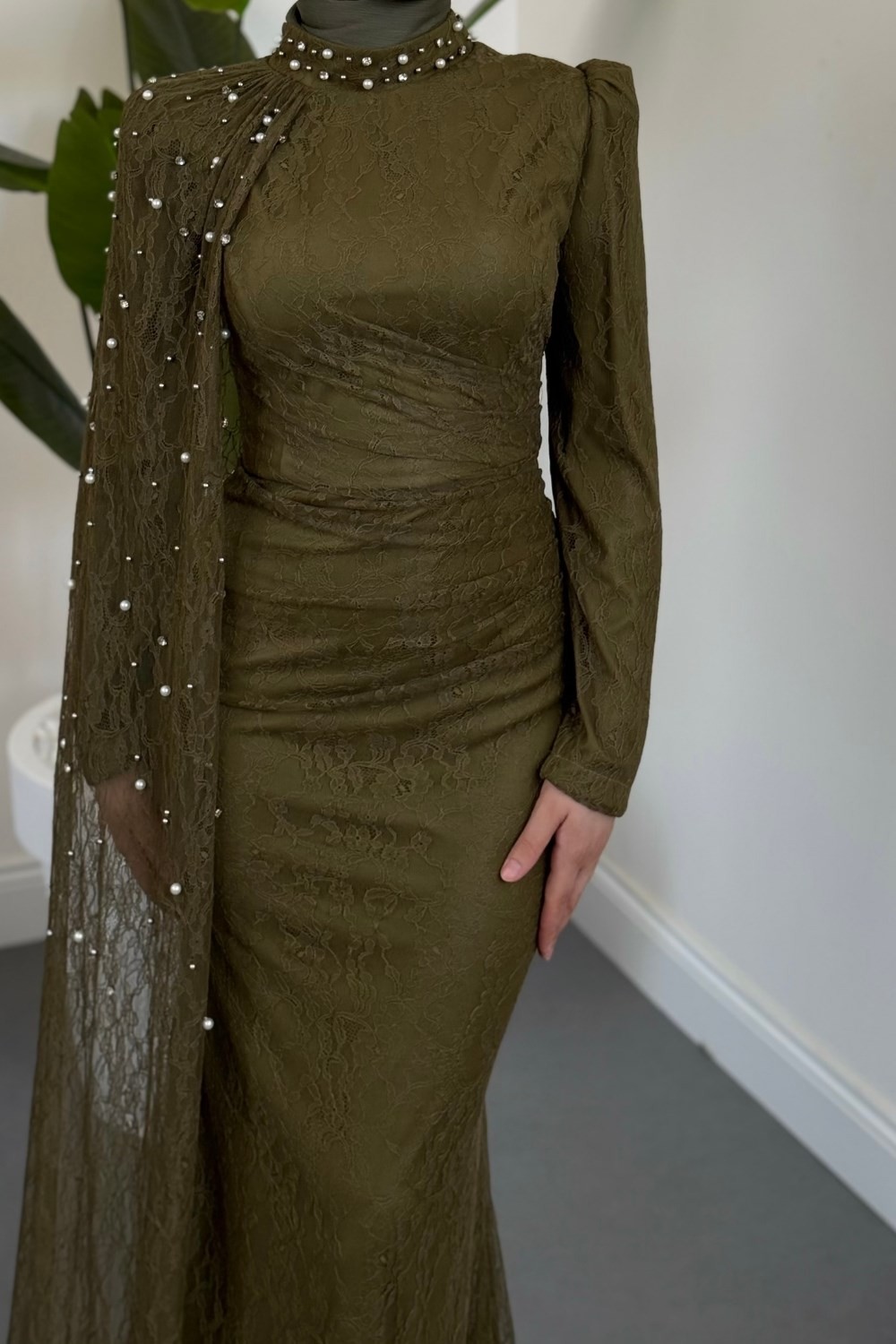 Moryna Yandan Pelerinli Taşlı Dantel Abiye Kına Yeşili
