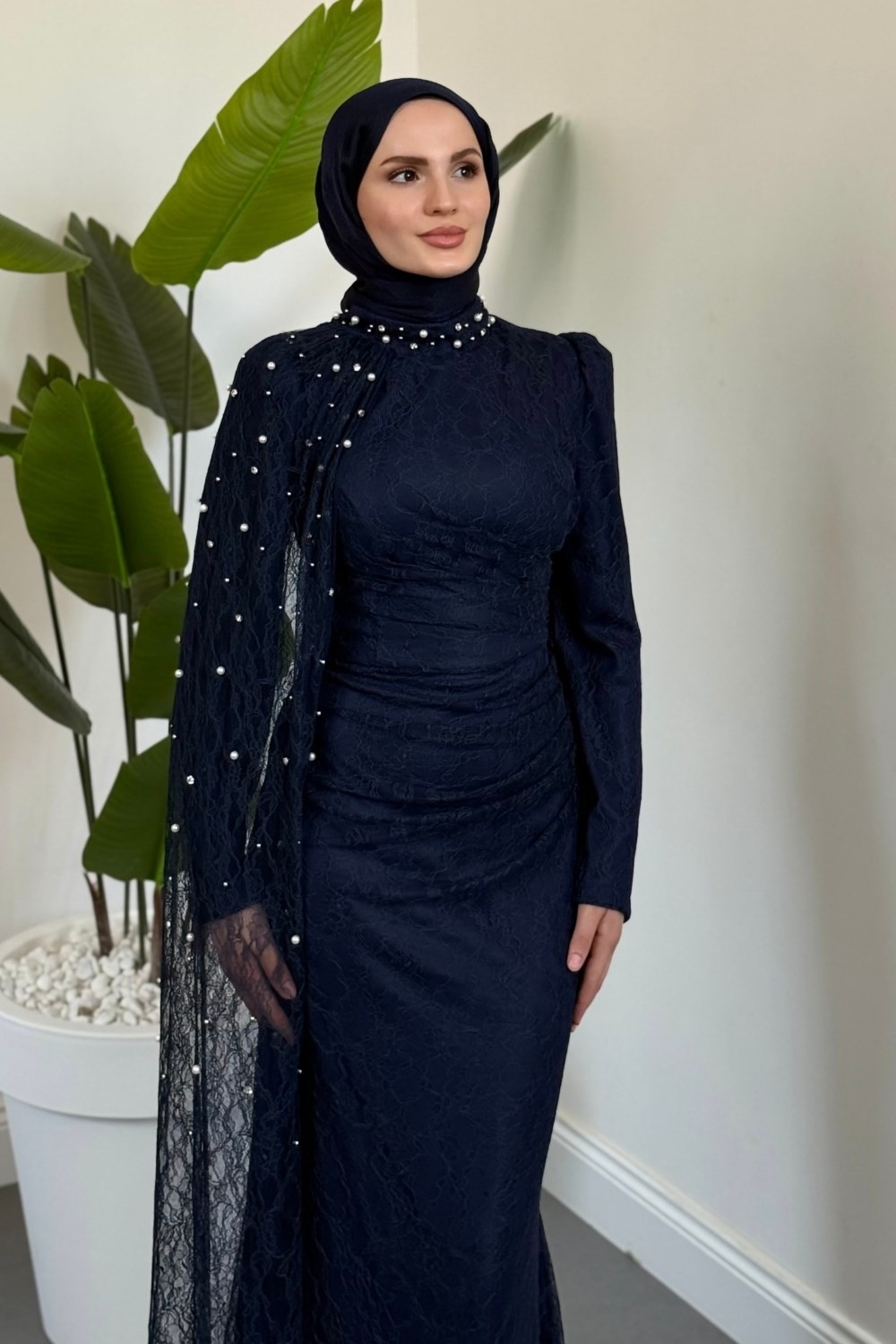 Moryna Yandan Pelerinli Taşlı Dantel Abiye Lacivert